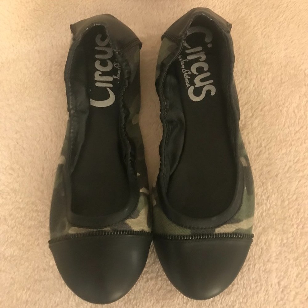 SAM EDELMAN SIZE 8 CIRCUS CAMOUFLAGE BALLET SLIPPERS in colors GREEN & BLACK